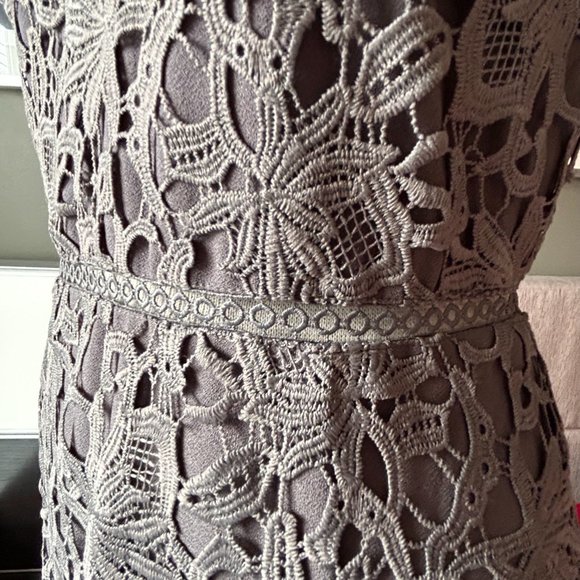 - J.O.A. Keyhole Lace Tiered Dress in Gray with Ruffled Sleeves SMALL   - W562 - Picture 10 of 15